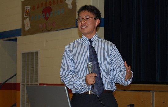 10. Jiun-Ruey Hu 2009年被普林斯顿大学录取.这是他在奥校举办的关于美国大学申请的讲座上做演讲
